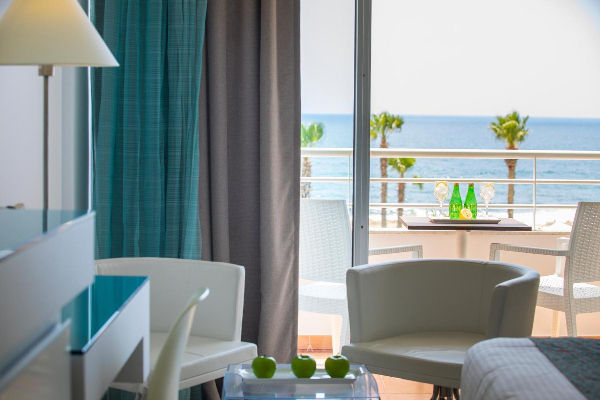Hotel Leonardo Cypria Bay Geroskipou Habitación foto